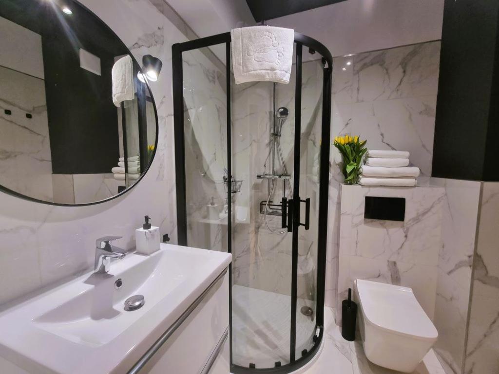 Apartament Szmaragdowa 21 Przy Plazy - Sala Zabaw, Silownia - 365Pam Mielno  Rum bild